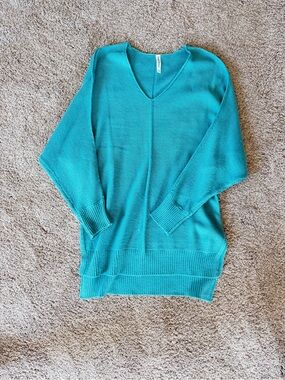 Zenana Outfitters Teal V-Neck Sweater